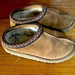 Girls Ugg slippers